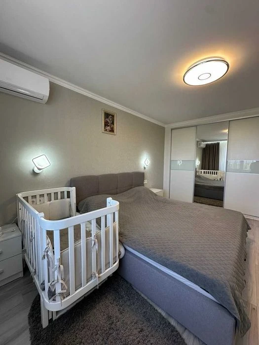 Urgent sale of a 2-room apartment near the park and lake in Vu