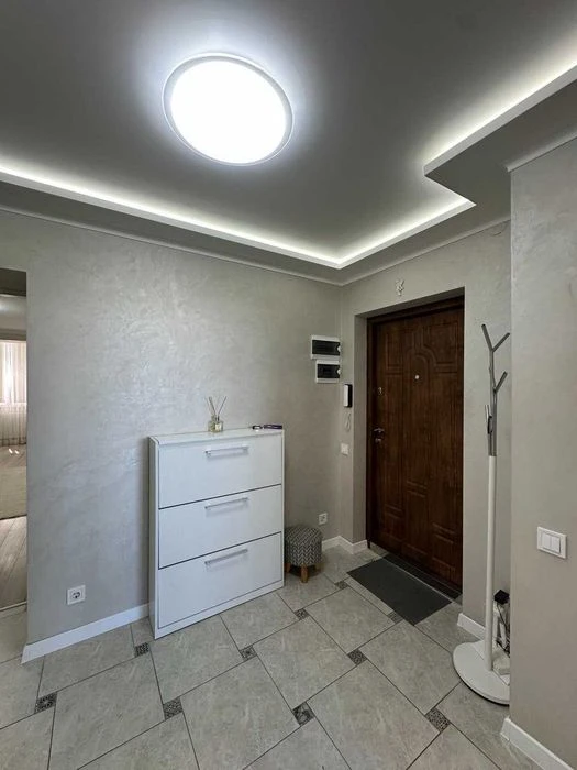 Urgent sale of a 2-room apartment near the park and lake in Vu