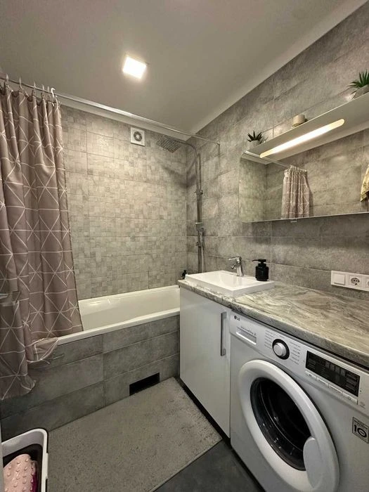 Urgent sale of a 2-room apartment near the park and lake in Vu