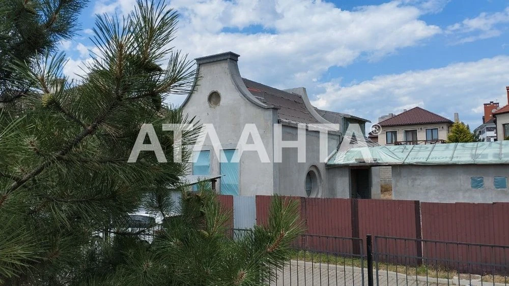 Дом с уникальным проектом в Совиньоне