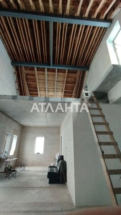 Дом с уникальным проектом в Совиньоне