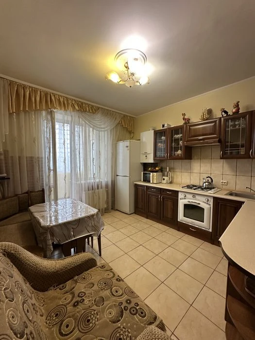 Продаж 3-кімнатної квартири 79.4 м.кв., вул. Глинянський Тра