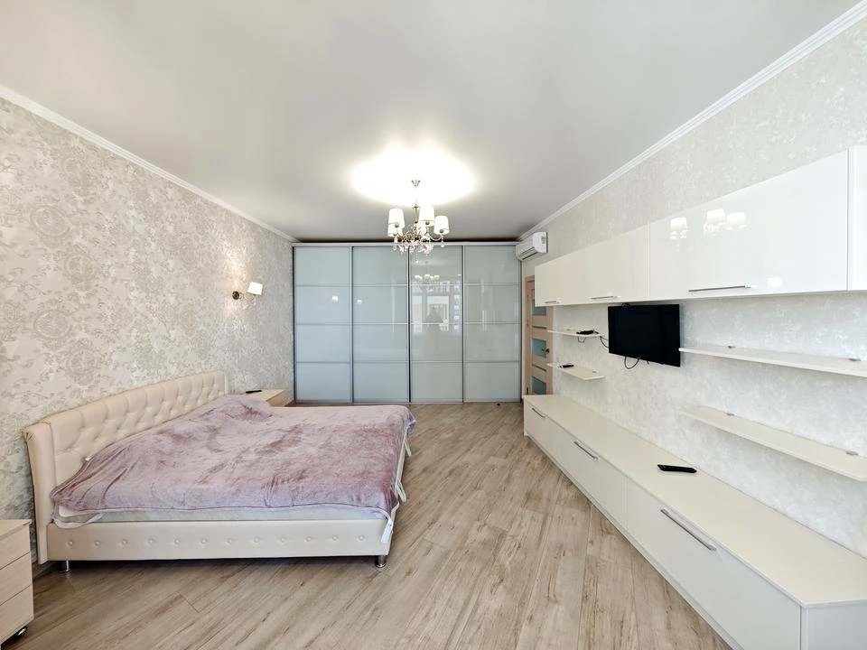 Apartment. Odesa, Valeria Samofalova St. (Kamanina), 16a/