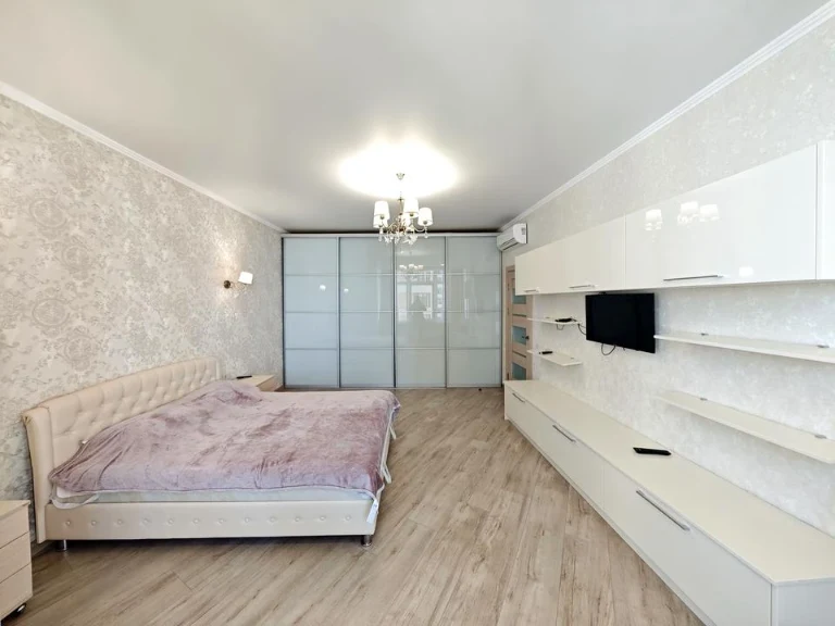 Apartment. Odesa, Valeria Samofalova St. (Kamanina), 16a/