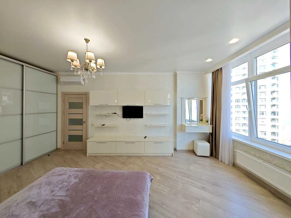 Apartment. Odesa, Valeria Samofalova St. (Kamanina), 16a/