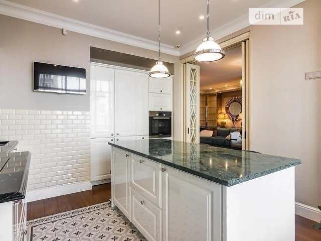 Sale of 4-room apartment 130 sq. m. on Andriy Verkhoglyada St. 12 •