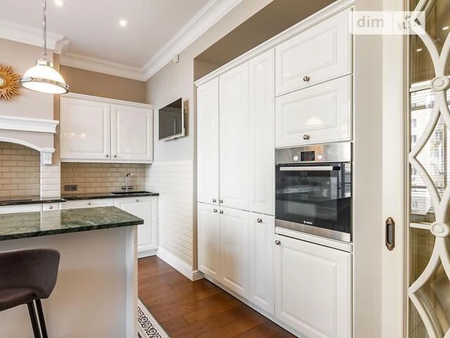 Sale of 4-room apartment 130 sq. m. on Andriy Verkhoglyada St. 12 •