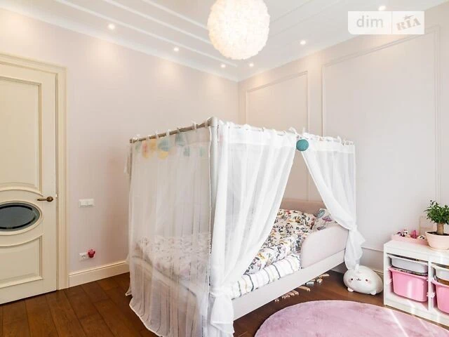 Sale of 4-room apartment 130 sq. m. on Andriy Verkhoglyada St. 12 •