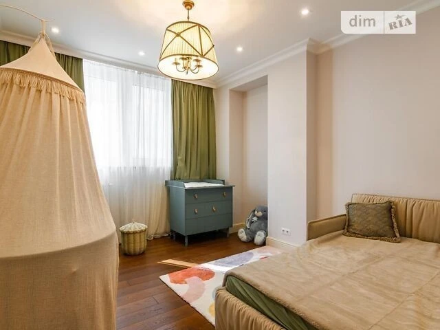 Sale of 4-room apartment 130 sq. m. on Andriy Verkhoglyada St. 12 •