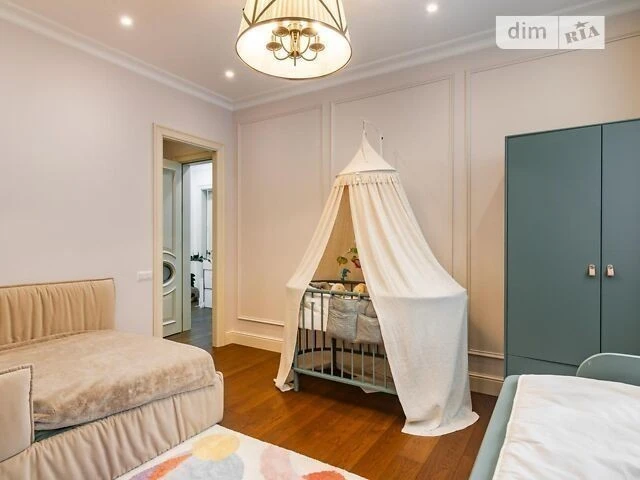 Sale of 4-room apartment 130 sq. m. on Andriy Verkhoglyada St. 12 •