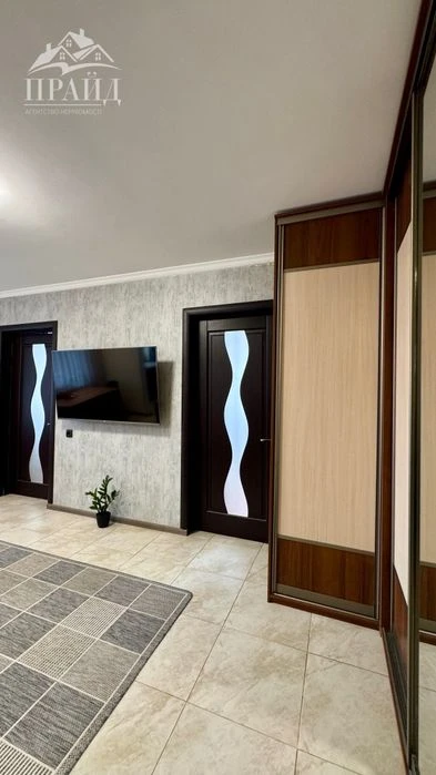 Продаж 3кмн квартири укомплектованої меблями та технікою