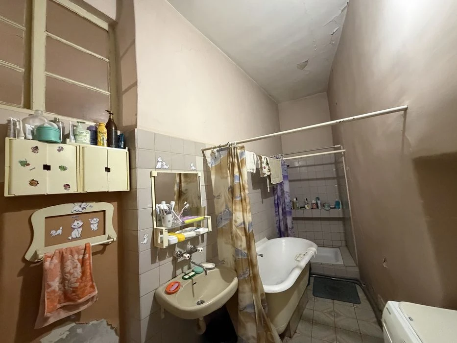Будинок у центрі, з можливістю переобладнати під декількаква