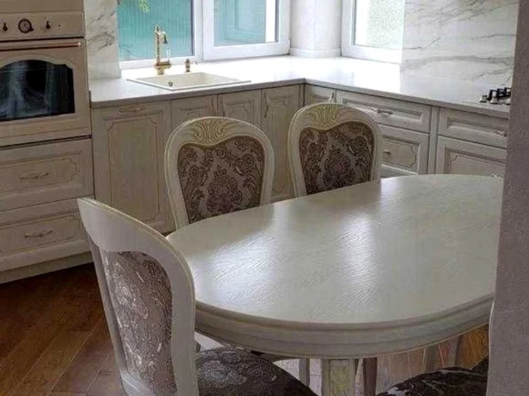 Будинок. Ужгород, Золотистая