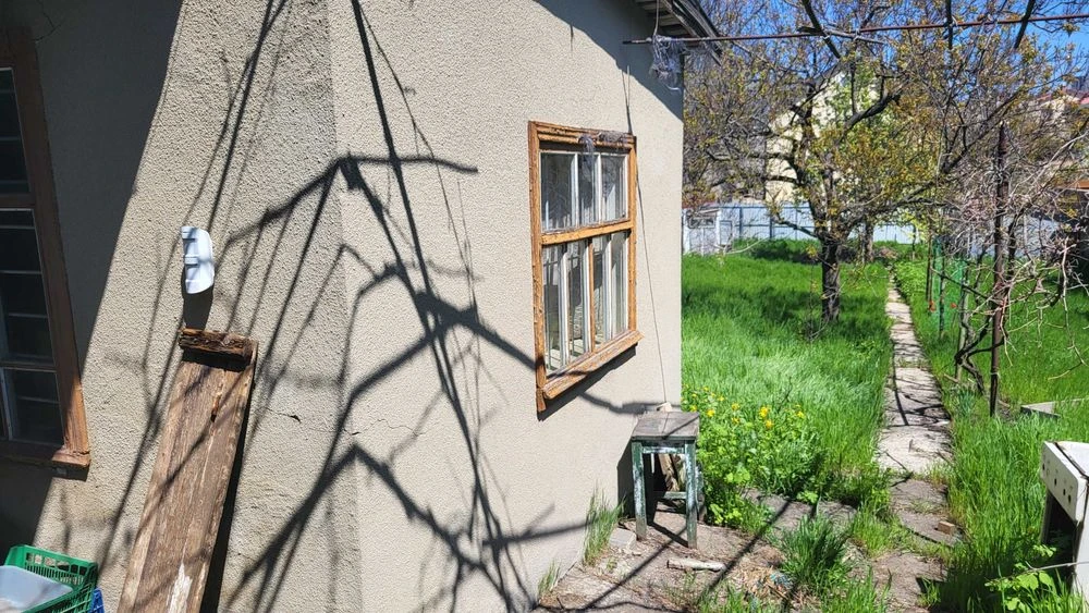 The house is a dacha on a plot of 4 acres. Gold Coast
