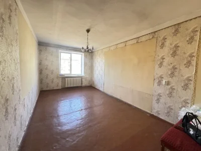 Продаю 2 комнатную квартиру пр.Центральний /8 Марта и1