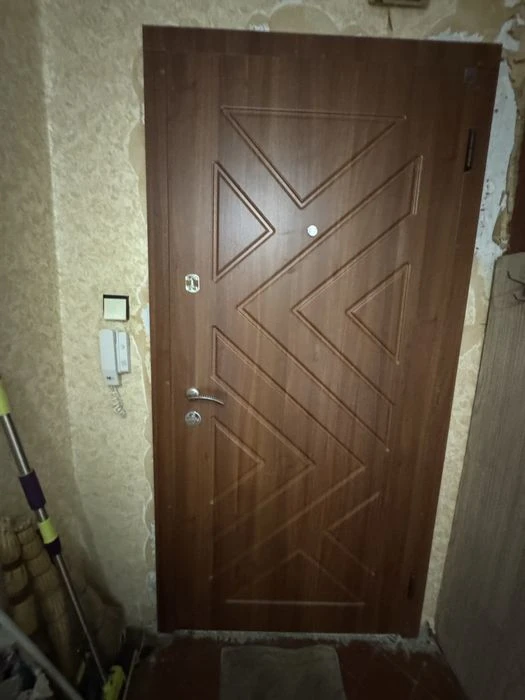 Продаю 2 комнатную квартиру пр.Центральний /8 Марта и1