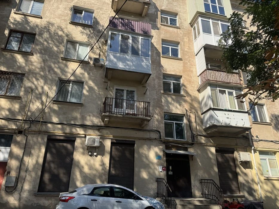 Продаю 2 комнатную квартиру пр.Центральний /8 Марта и1
