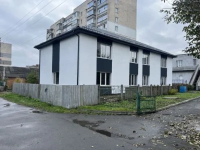Котедж в 3 хв від парку ім.І.Франка. З власною ділянкою 3648
