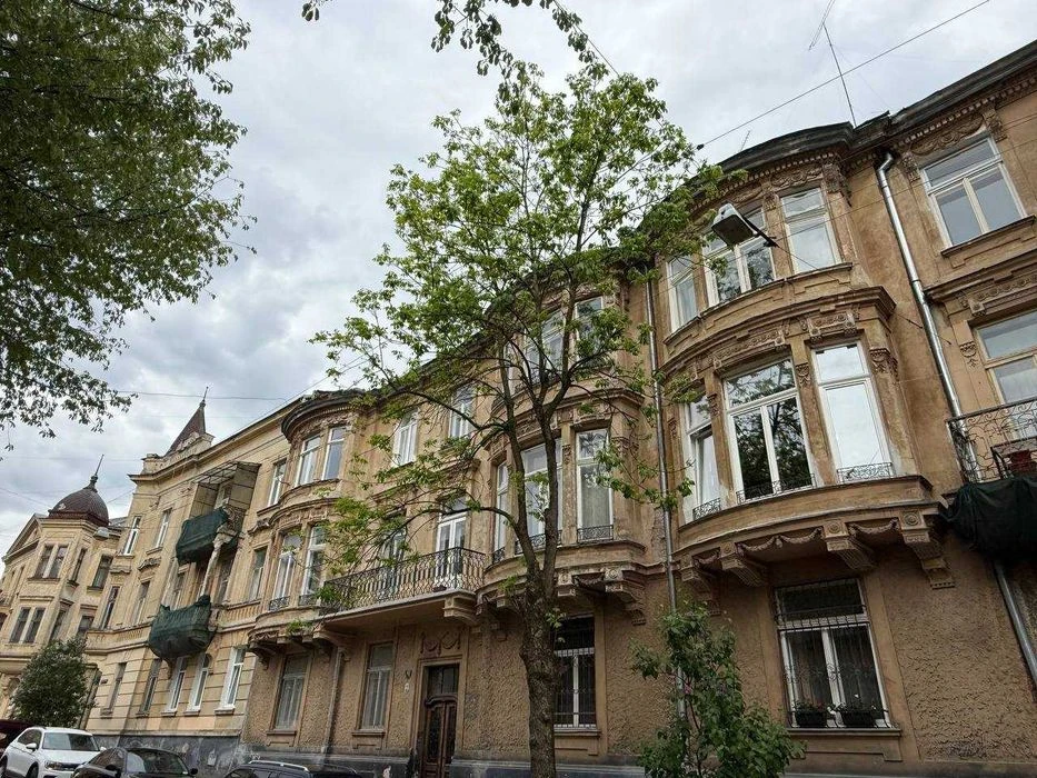 Продаж 3 кімнатної квартири вул. Кирила і Мефодія