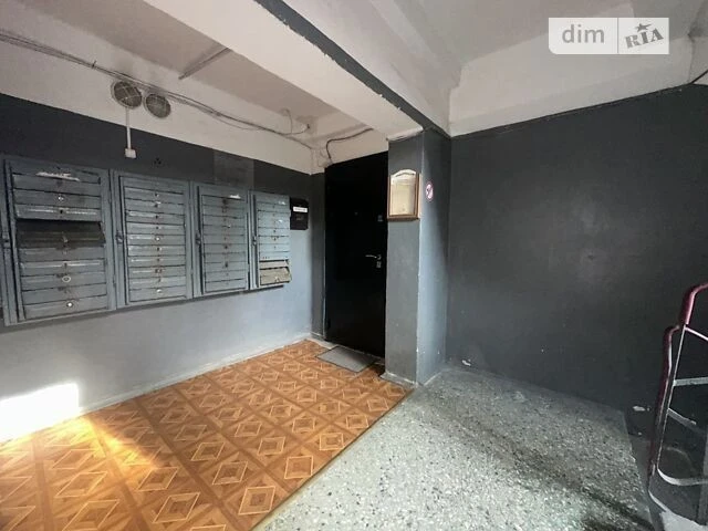 Sale of 1-room apartment 30 sq. m. on Oleksandra Brynjali 1 st. •
