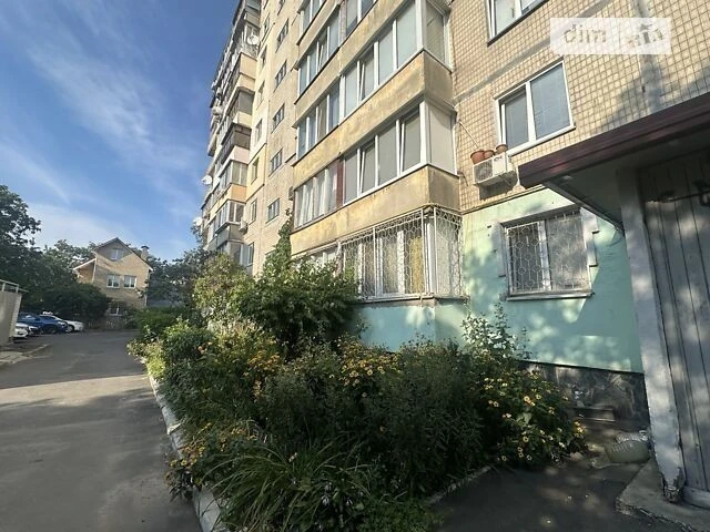 Sale of 1-room apartment 30 sq. m. on Oleksandra Brynjali 1 st. •