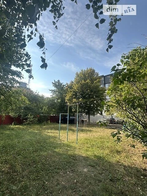 Sale of 1-room apartment 30 sq. m. on Oleksandra Brynjali 1 st. •