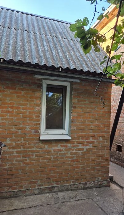 Продам будинок з великою ділянкою землі