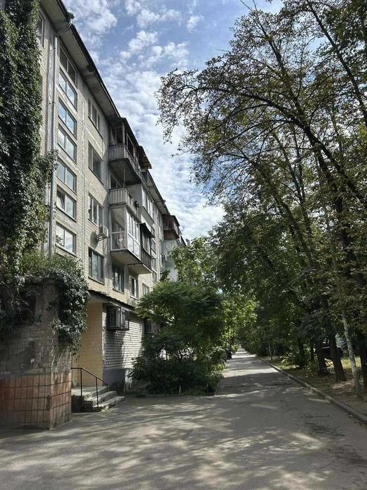 Продам 2-ух комнатную квартиру на Нивках, ул. Щербаковского,