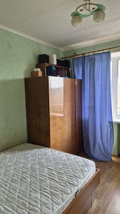Продам чотирикімнатну квартиру на Іллінській