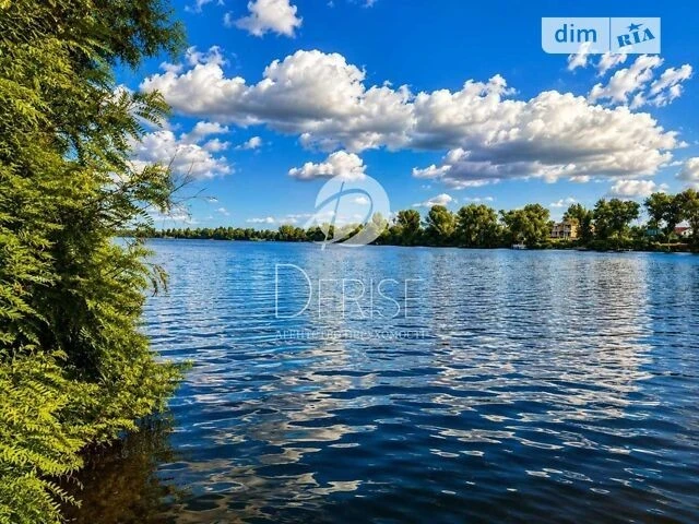 Продаж 3 поверхового будинку з ділянкою на 6 соток, 230 кв.