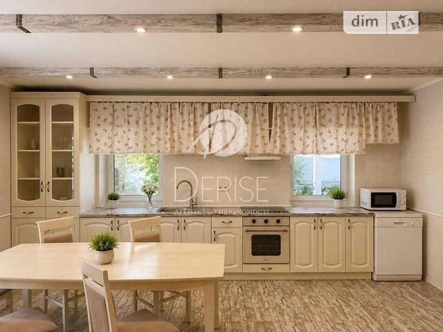 Продаж 3 поверхового будинку з ділянкою на 6 соток, 230 кв.