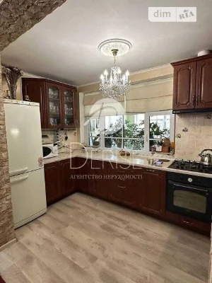 Продаж 2 поверхового будинку з ділянкою на 5 соток, 120 кв.