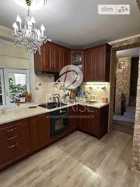 Продаж 2 поверхового будинку з ділянкою на 5 соток, 120 кв.