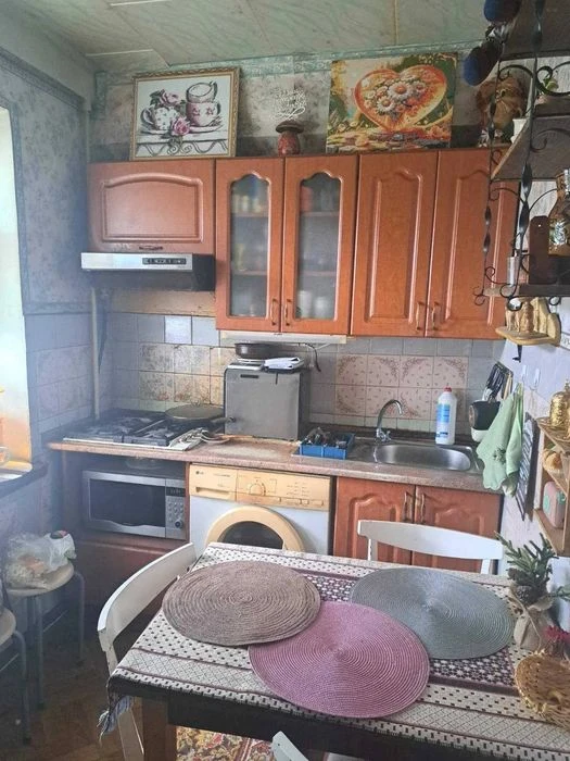 Продаж 2 кімнатної квартири! Святошинський район! Зодчих 6а!