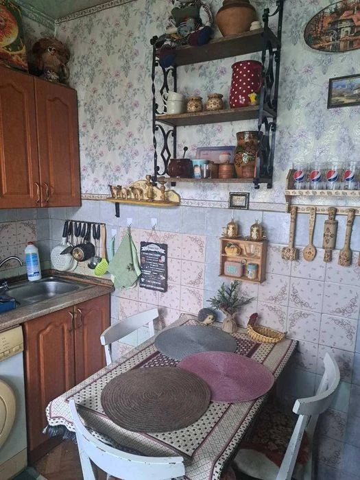 Продаж 2 кімнатної квартири! Святошинський район! Зодчих 6а!