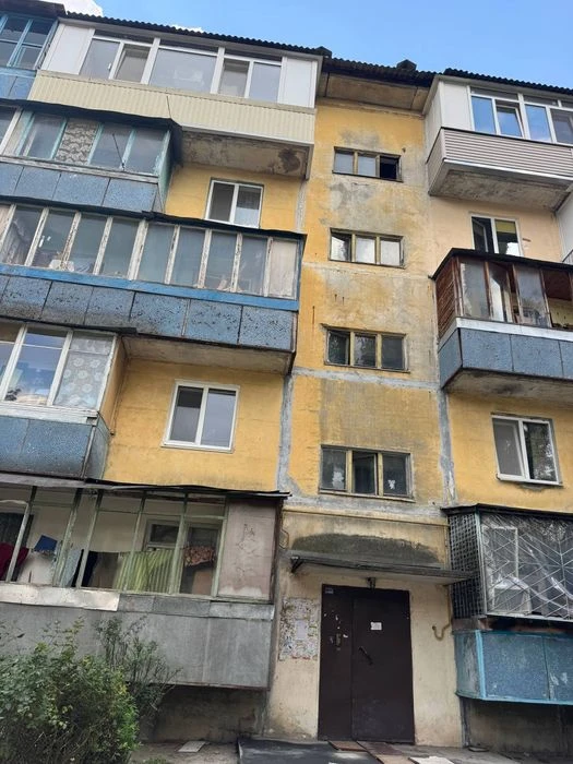 Продаж 2 кімнатної квартири! Святошинський район! Зодчих 6а!