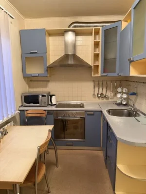 Продам свою 3х  ком. квартиру  м.Студенческая  522 м/р по ул