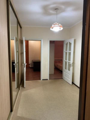 Продам свою 3х  ком. квартиру  м.Студенческая  522 м/р по ул
