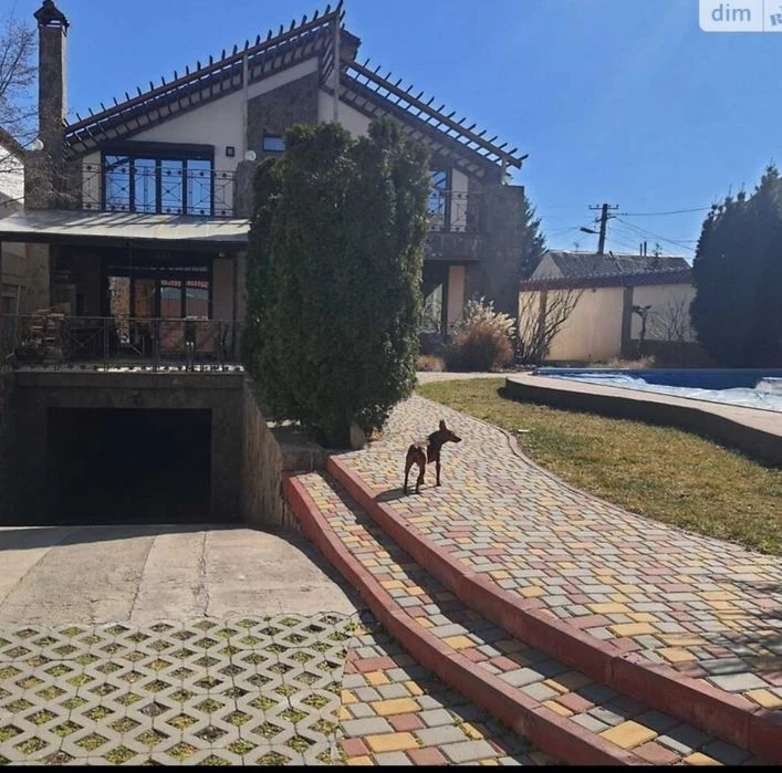 Продам дом с бассейном.