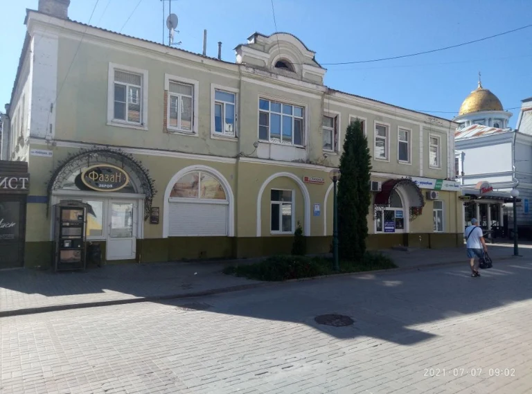Квартира 50кв. в центре города 2-х этажного дома.