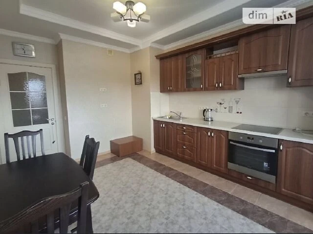 Довготривала оренда 1к квартири на вул. Ахматової Анни 30 •