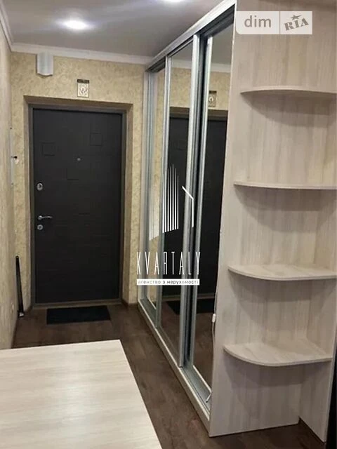 Довготривала оренда 1к квартири на вул. Ахматової Анни 22 •