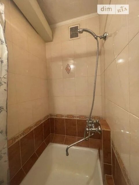 Продаж кімнати 32 кв. м на вул. Михайла Котельникова 80 • ID
