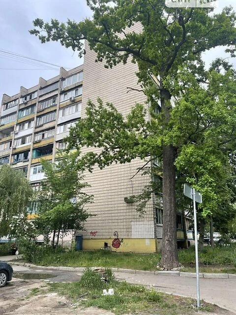Продаж кімнати 32 кв. м на вул. Михайла Котельникова 80 • ID