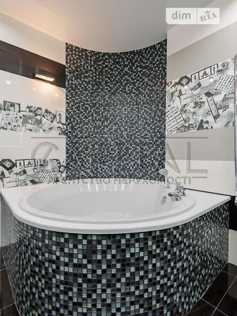 For sale 4-room apartment 115 sq. m. on Holosiivska Street 13 • ID 34