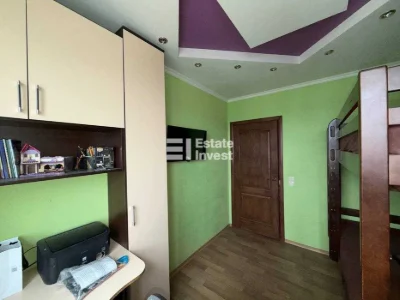 I will sell a 2-room apartment on Valentynivska Street, 60.