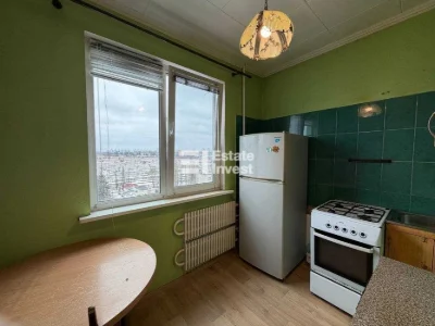 I will sell a 2-room apartment on Valentynivska Street, 60.