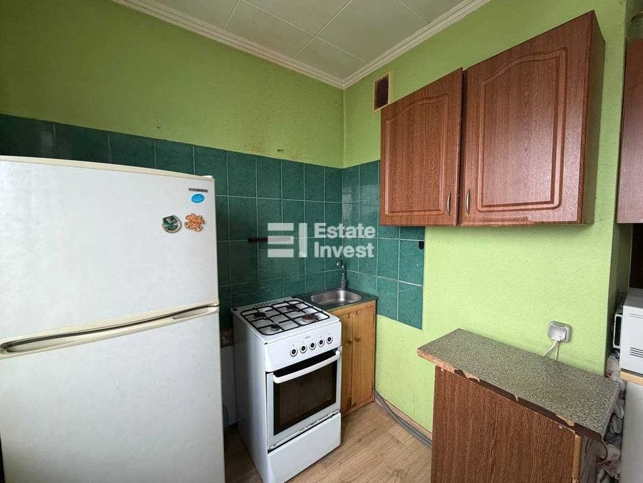 I will sell a 2-room apartment on Valentynivska Street, 60.