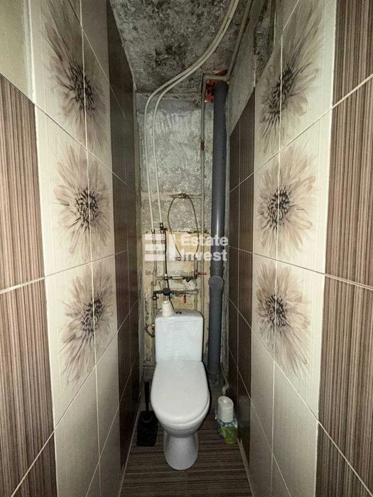 I will sell a 2-room apartment on Valentynivska Street, 60.