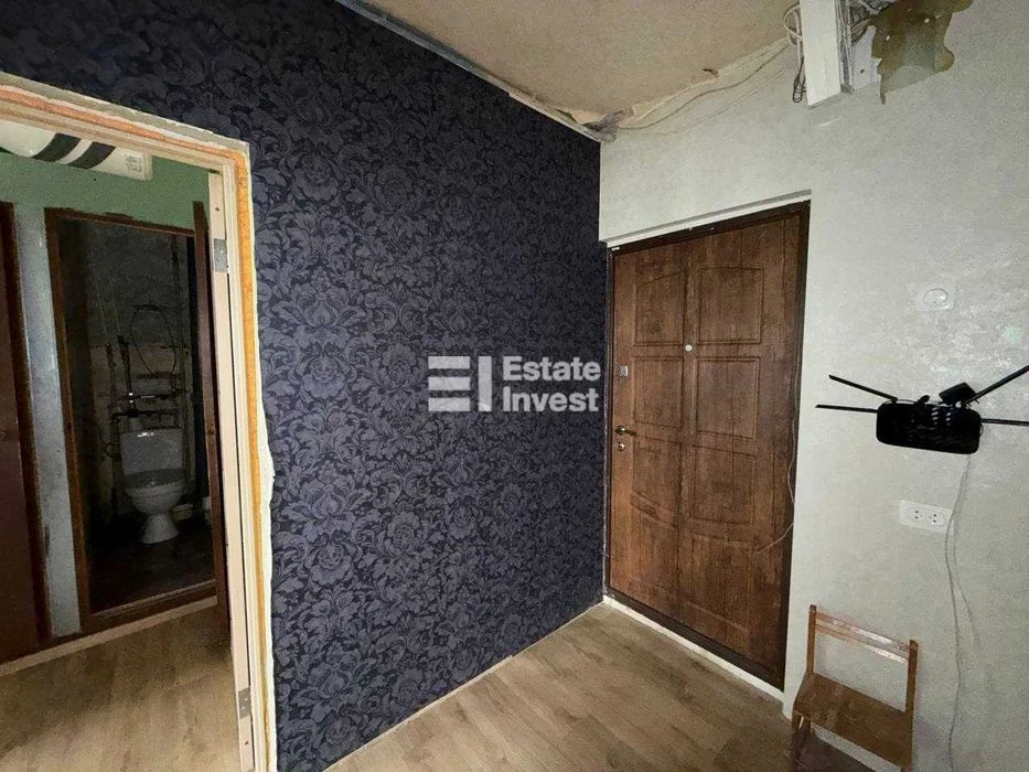 I will sell a 2-room apartment on Valentynivska Street, 60.